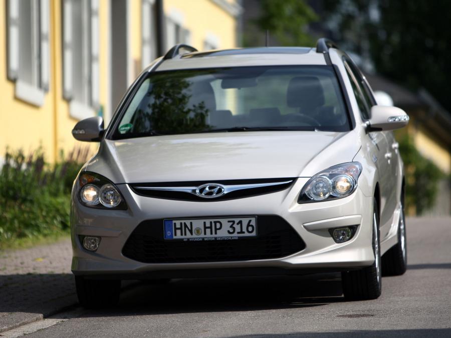  Hyundai i30 CW Blue Drive 2010 года  (фото 14 из 21)